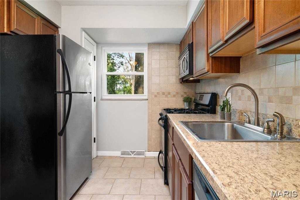 9731 Twincrest Dr - Photo 5 of 19