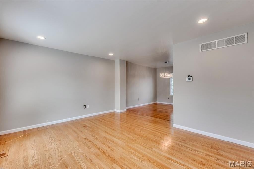 340 Emmanuel Ct - Photo 5 of 50