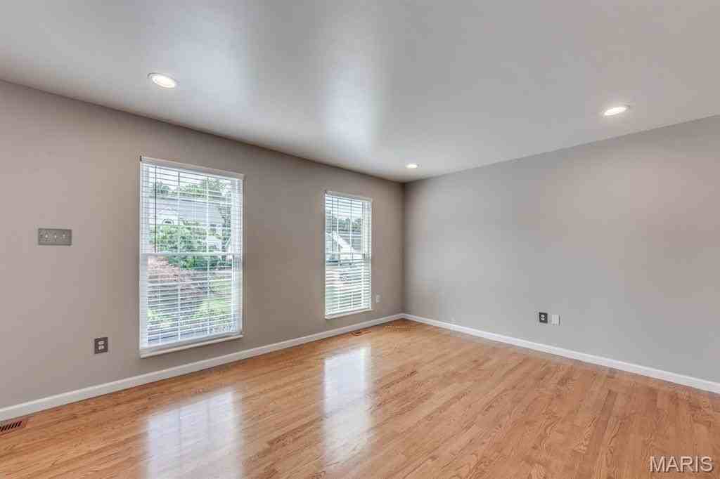 340 Emmanuel Ct - Photo 6 of 50
