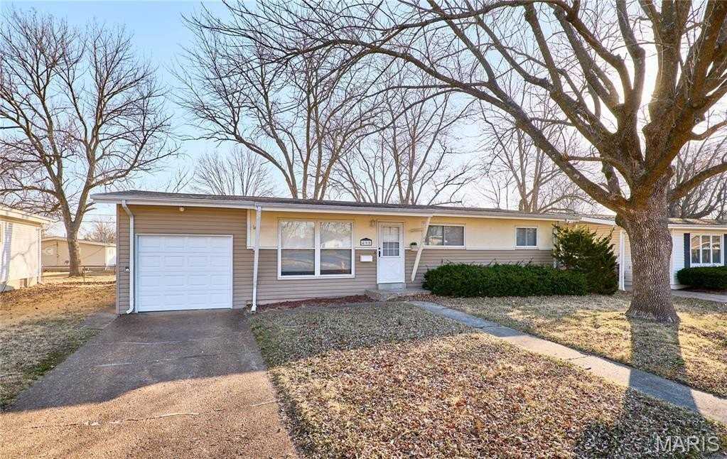 495 Versailles Dr - Photo 2 of 25