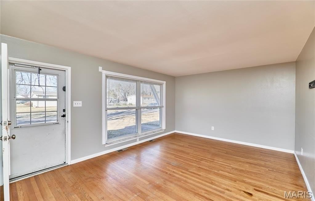 495 Versailles Dr - Photo 3 of 25