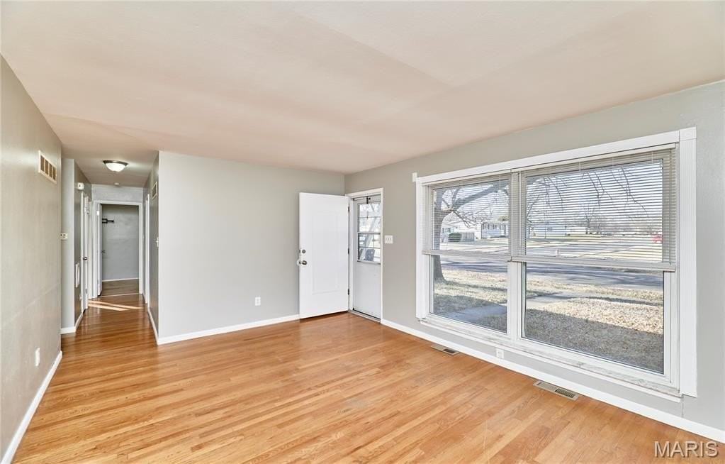 495 Versailles Dr - Photo 4 of 25