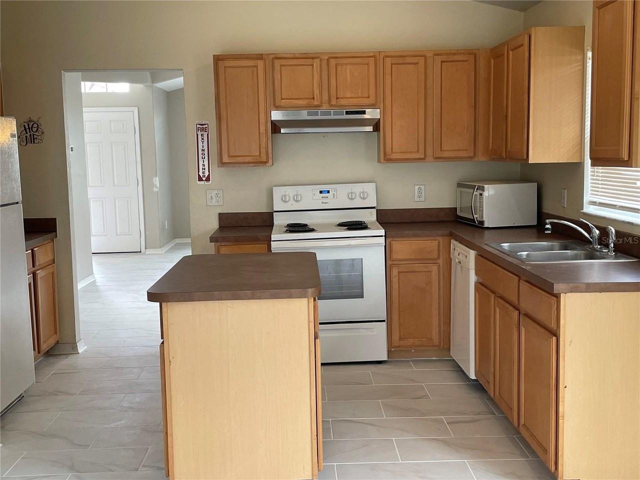 712 Brayton Ln - Photo 4 of 15