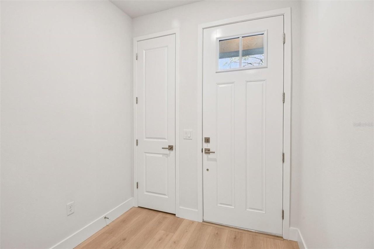 3129 4th Ter N - Photo 4 of 40