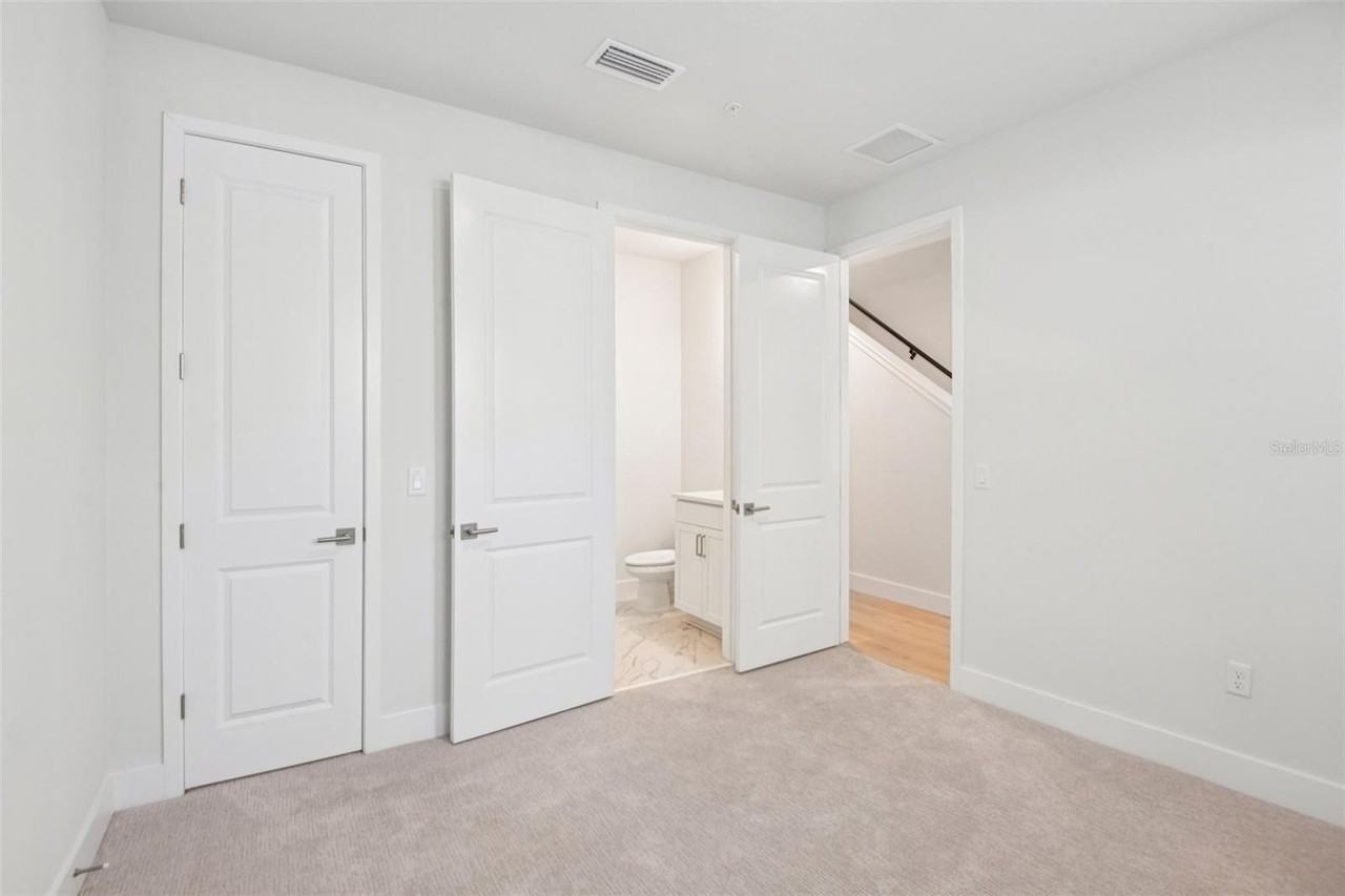 3129 4th Ter N - Photo 6 of 40