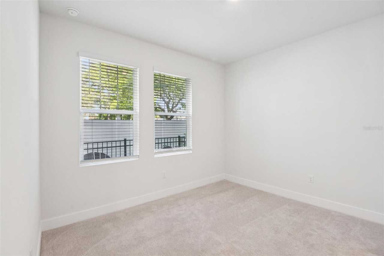 3129 4th Ter N - Photo 7 of 40