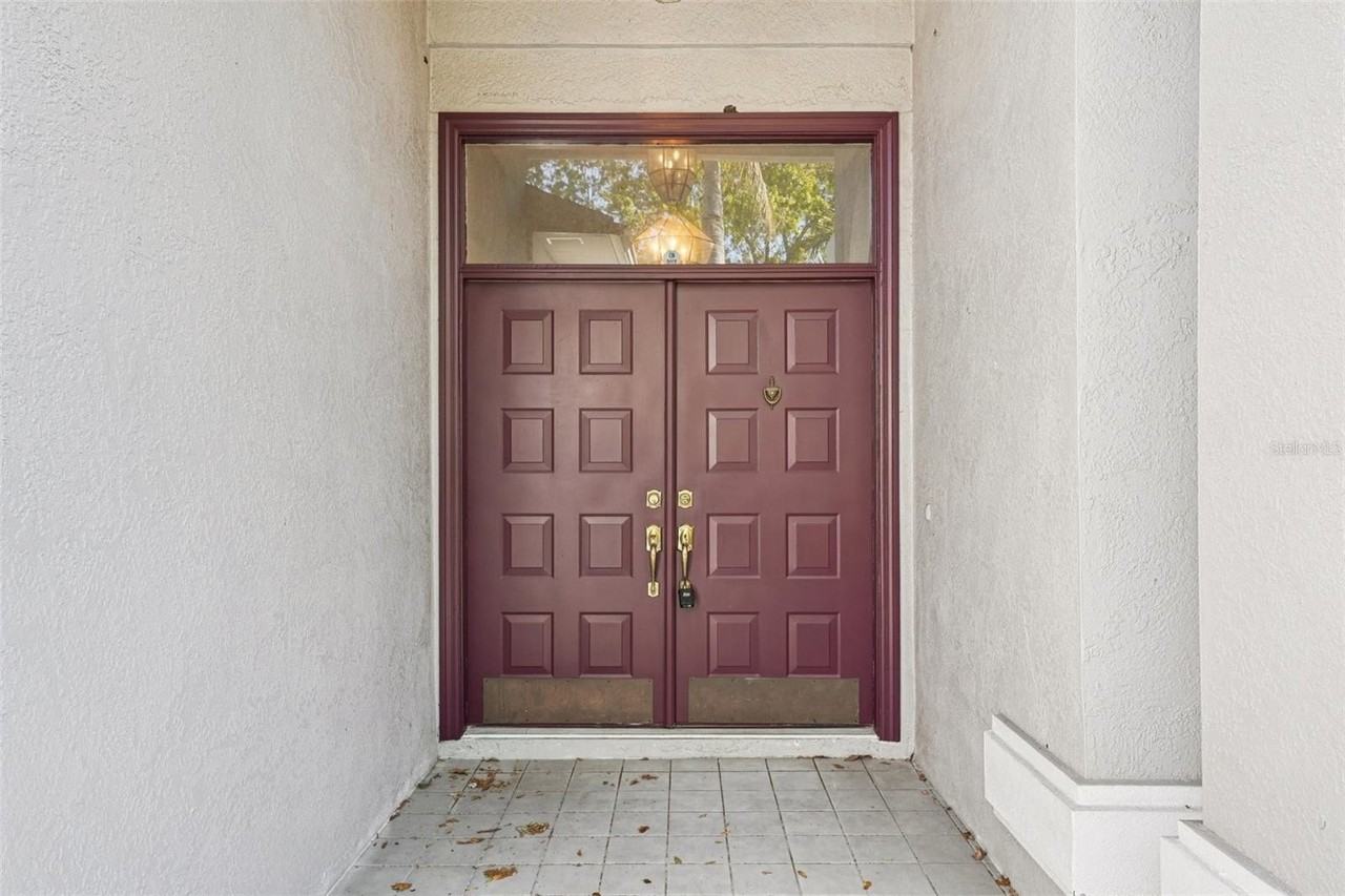 918 Academy Dr - Photo 4 of 50