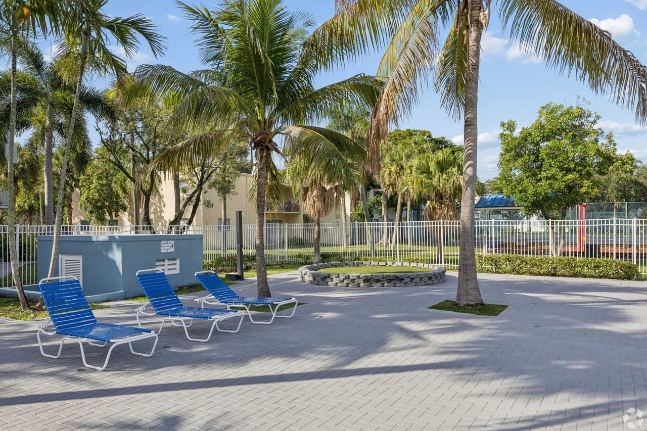 Clear Lake Palms - Photo 2 of 42