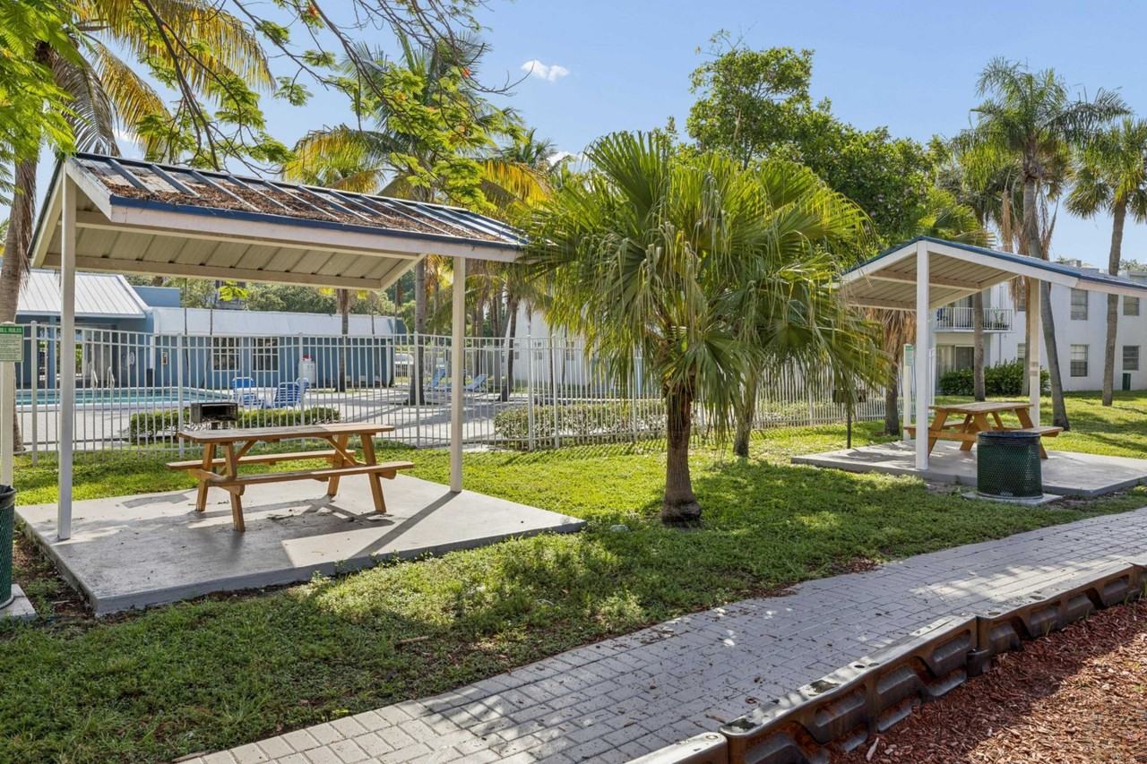 Clear Lake Palms - Photo 6 of 42