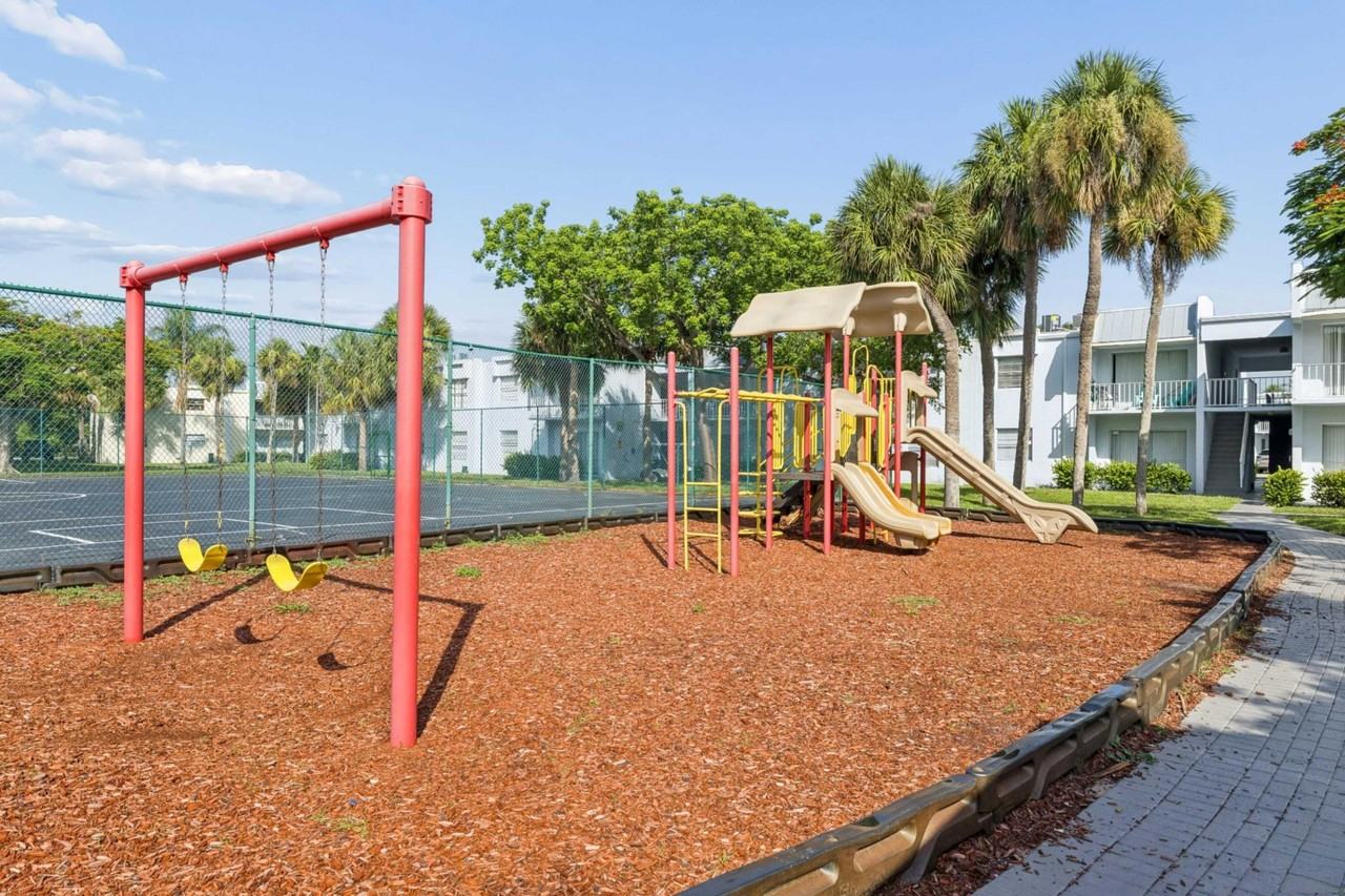 Clear Lake Palms - Photo 7 of 42