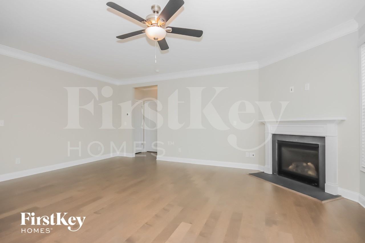3961 Norman View Dr - Photo 3 of 15