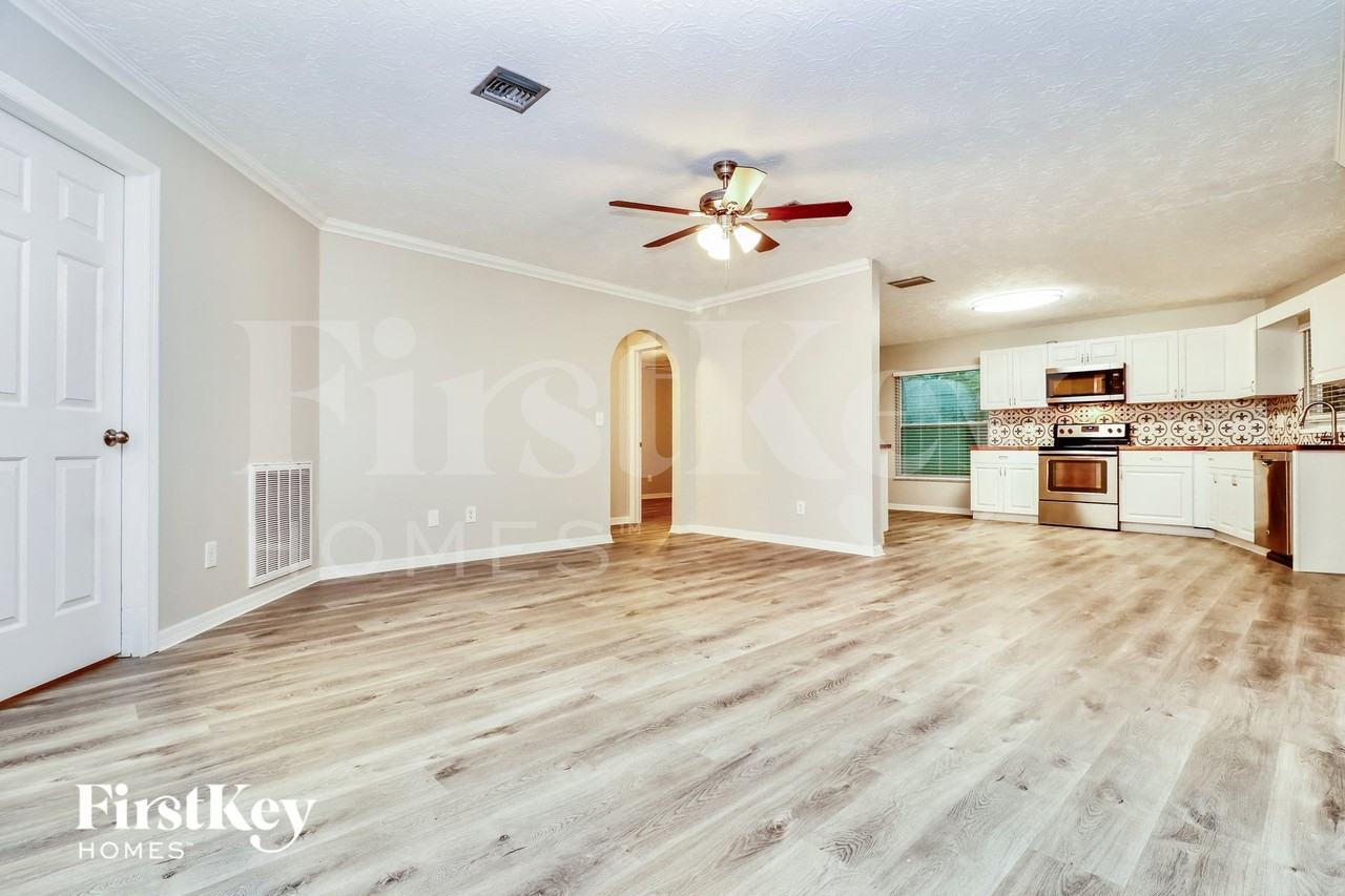 7631 Tall Tree Ct - Photo 2 of 15
