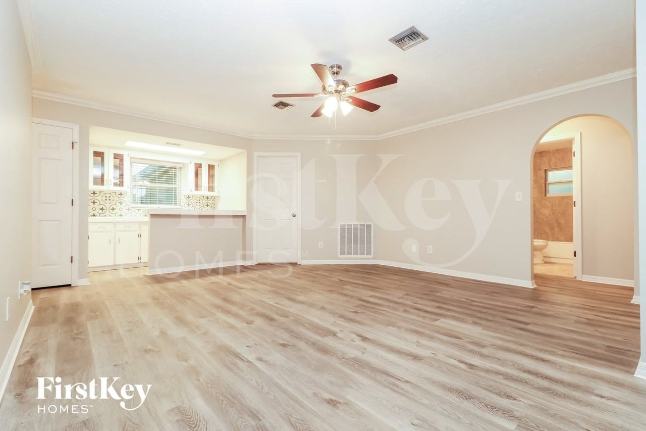 7631 Tall Tree Ct - Photo 3 of 15