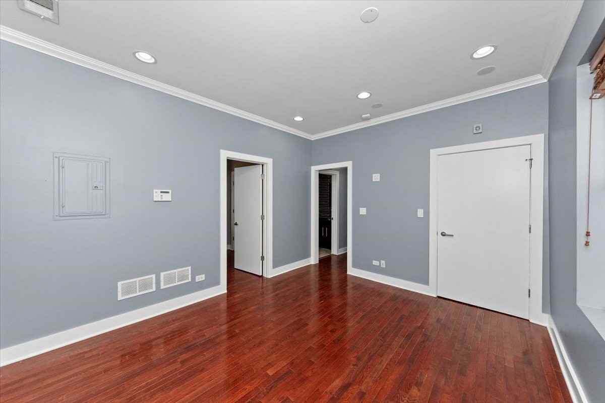 2052 N Campbell Ave #1W - Photo 4 of 8