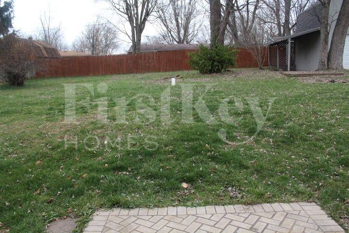 9440 Port Royal Dr - Photo 3 of 18
