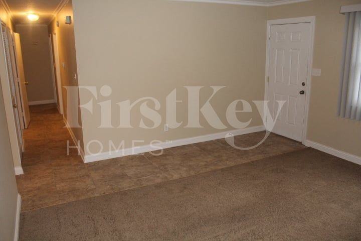 9440 Port Royal Dr - Photo 5 of 18