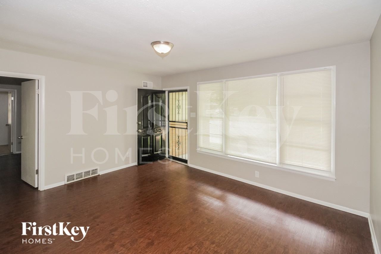 842 Eastern Dr - Photo 2 of 16