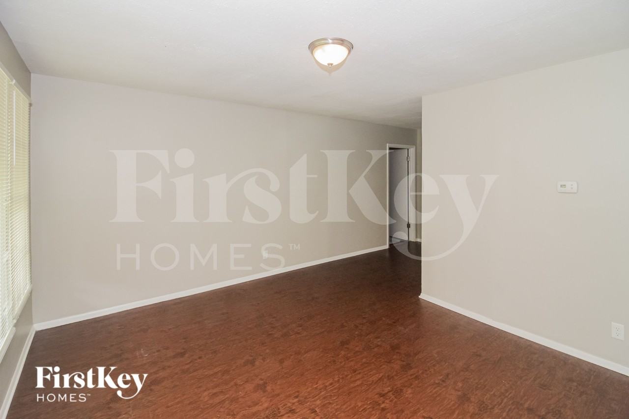 842 Eastern Dr - Photo 4 of 16