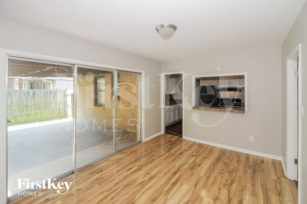 842 Eastern Dr - Photo 5 of 16