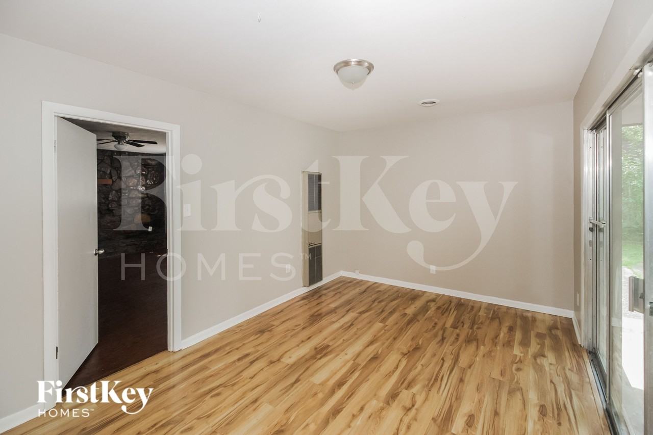 842 Eastern Dr - Photo 6 of 16