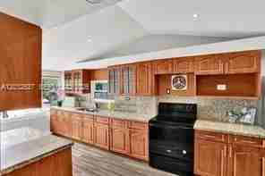 2199 Ne 182nd St