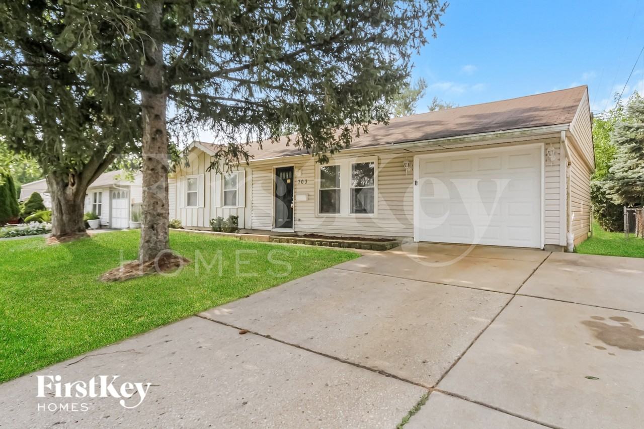 703 E Streamwood Blvd - Photo 2 of 16