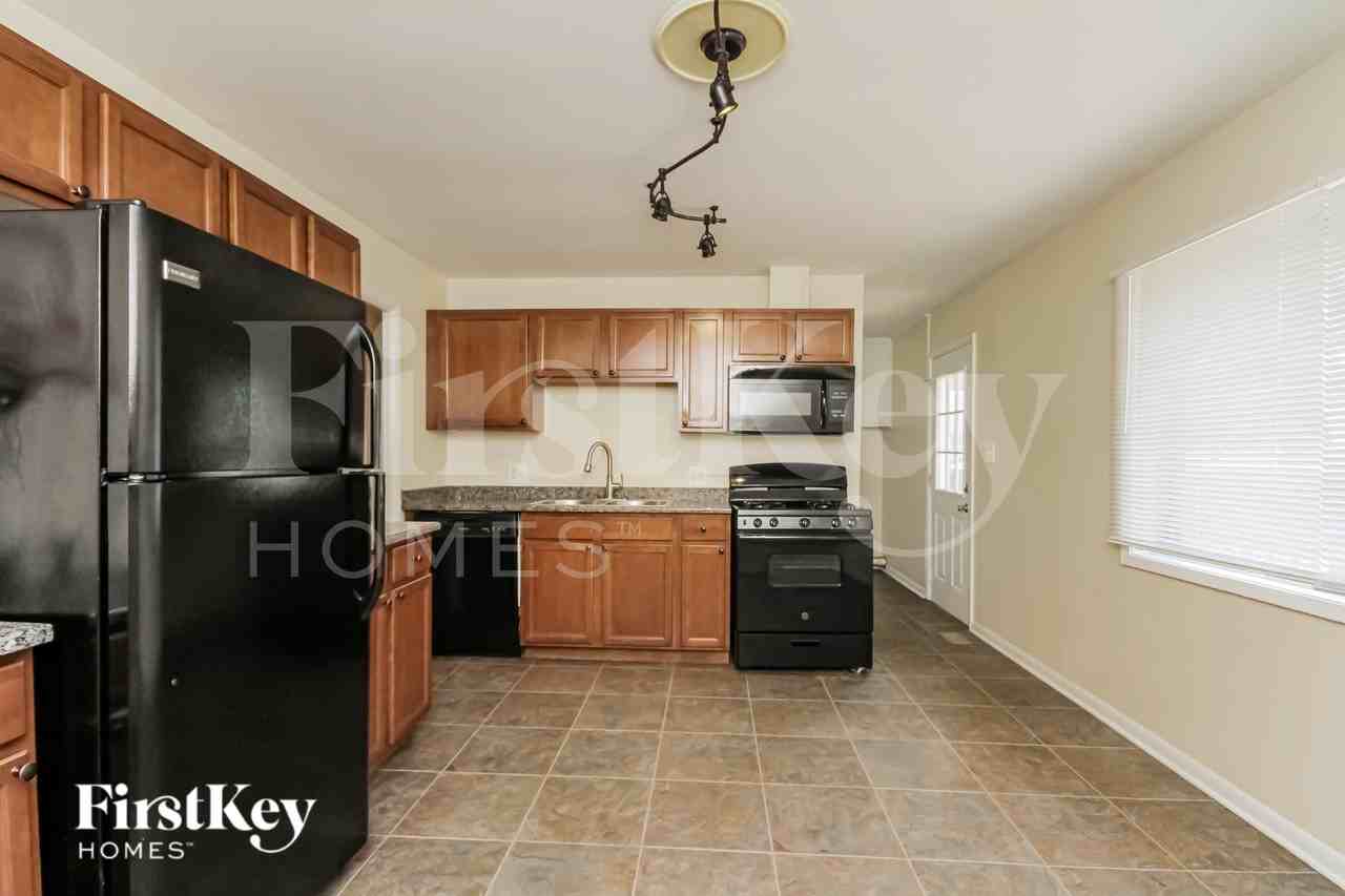 703 E Streamwood Blvd - Photo 6 of 16