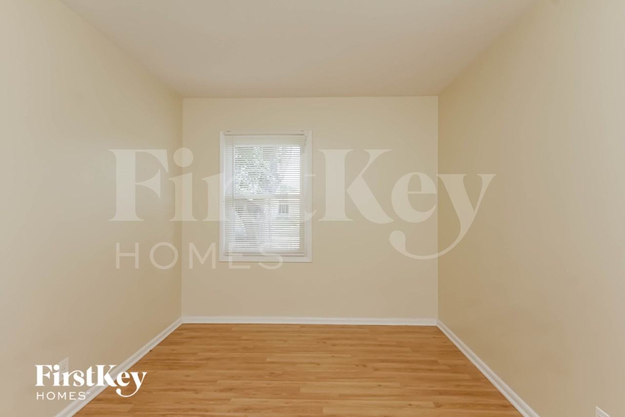 703 E Streamwood Blvd - Photo 7 of 16