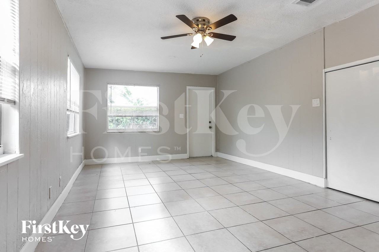4531 Neave - Photo 4 of 16