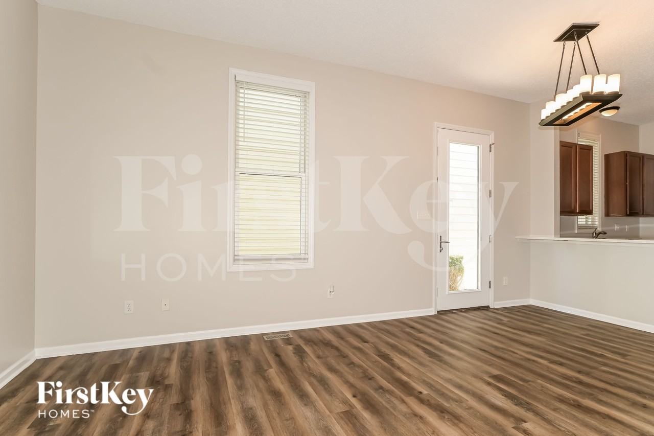 3455 Hiram St - Photo 5 of 19