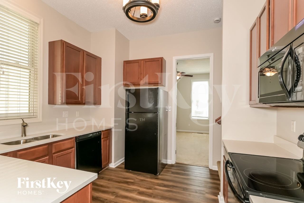 3455 Hiram St - Photo 7 of 19