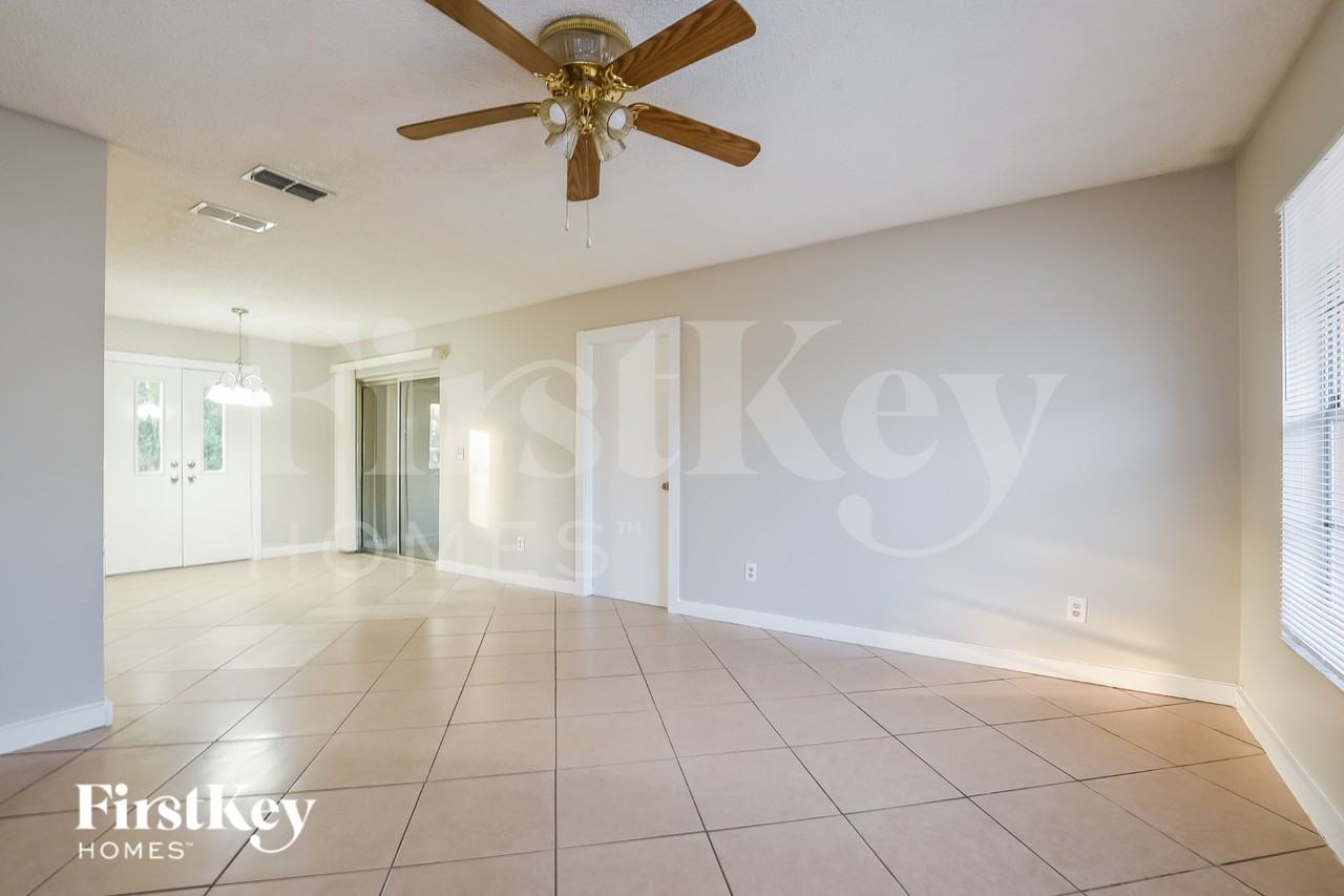 325 Tall Pine Ln - Photo 2 of 17