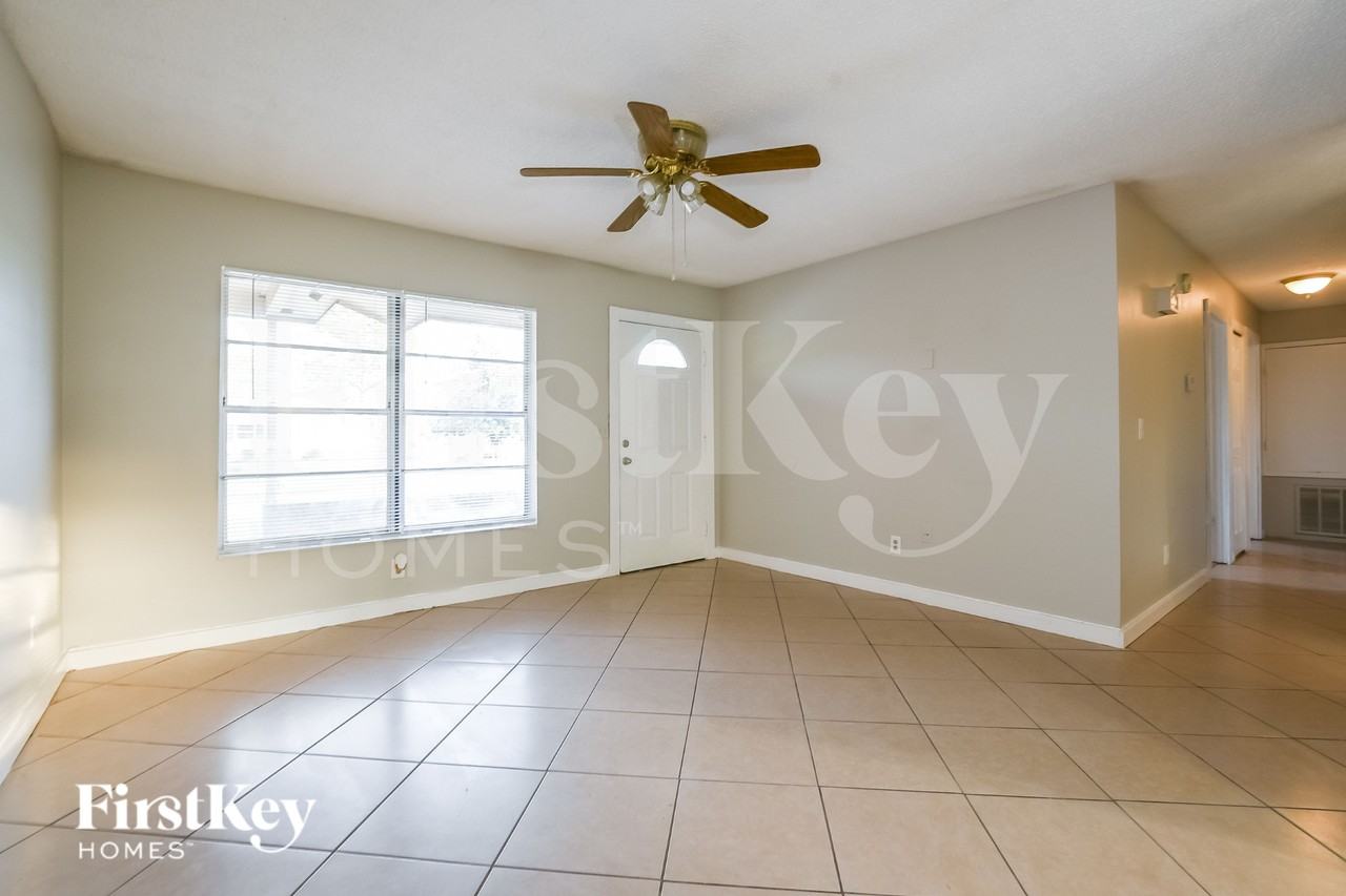 325 Tall Pine Ln - Photo 4 of 17