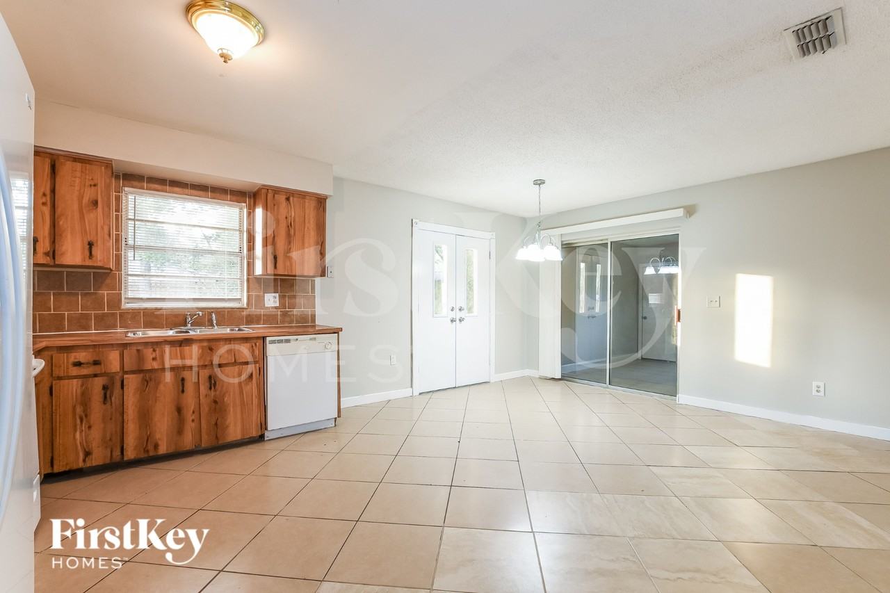 325 Tall Pine Ln - Photo 5 of 17