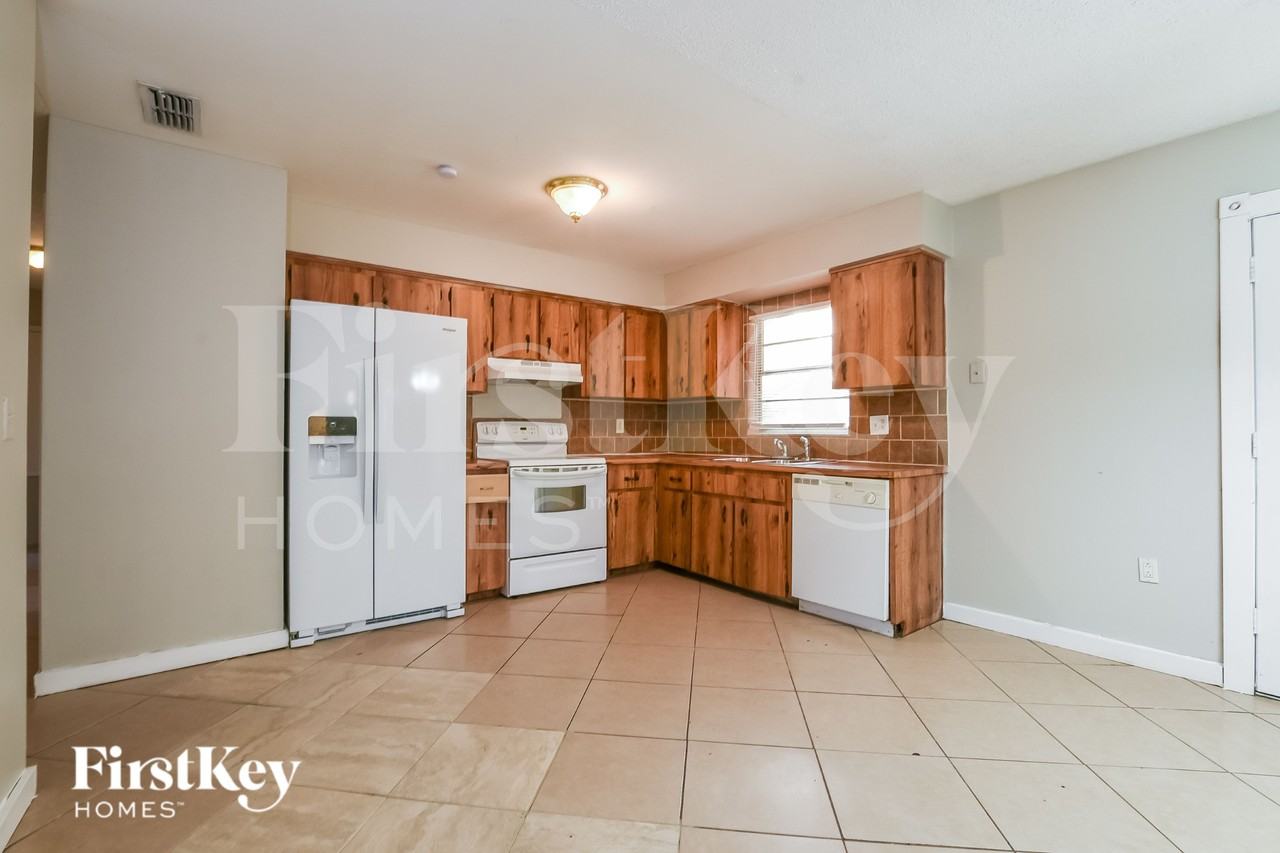 325 Tall Pine Ln - Photo 6 of 17