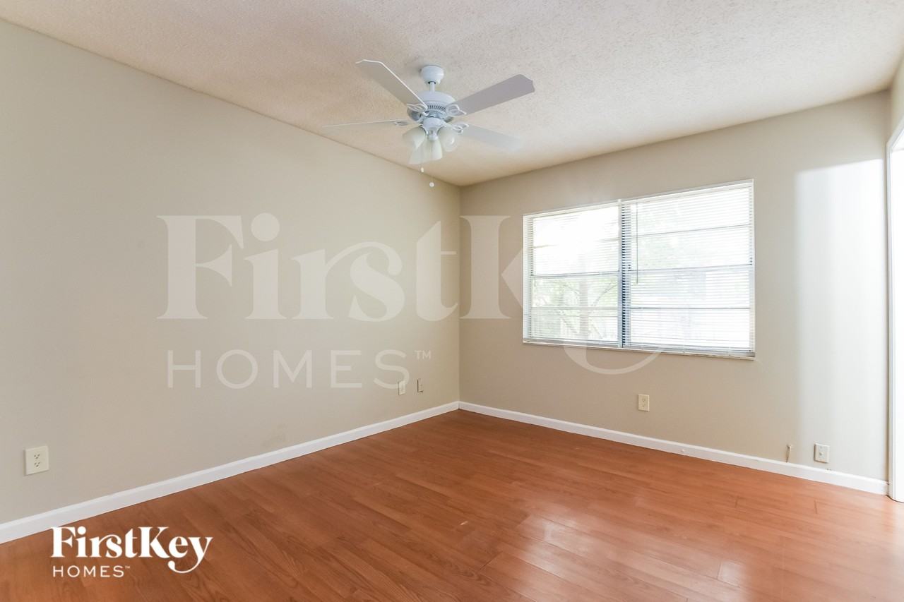 325 Tall Pine Ln - Photo 7 of 17