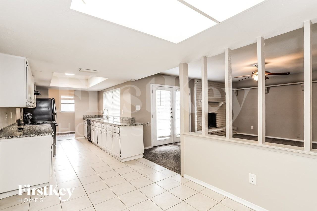 16939 Macleish Dr - Photo 4 of 16