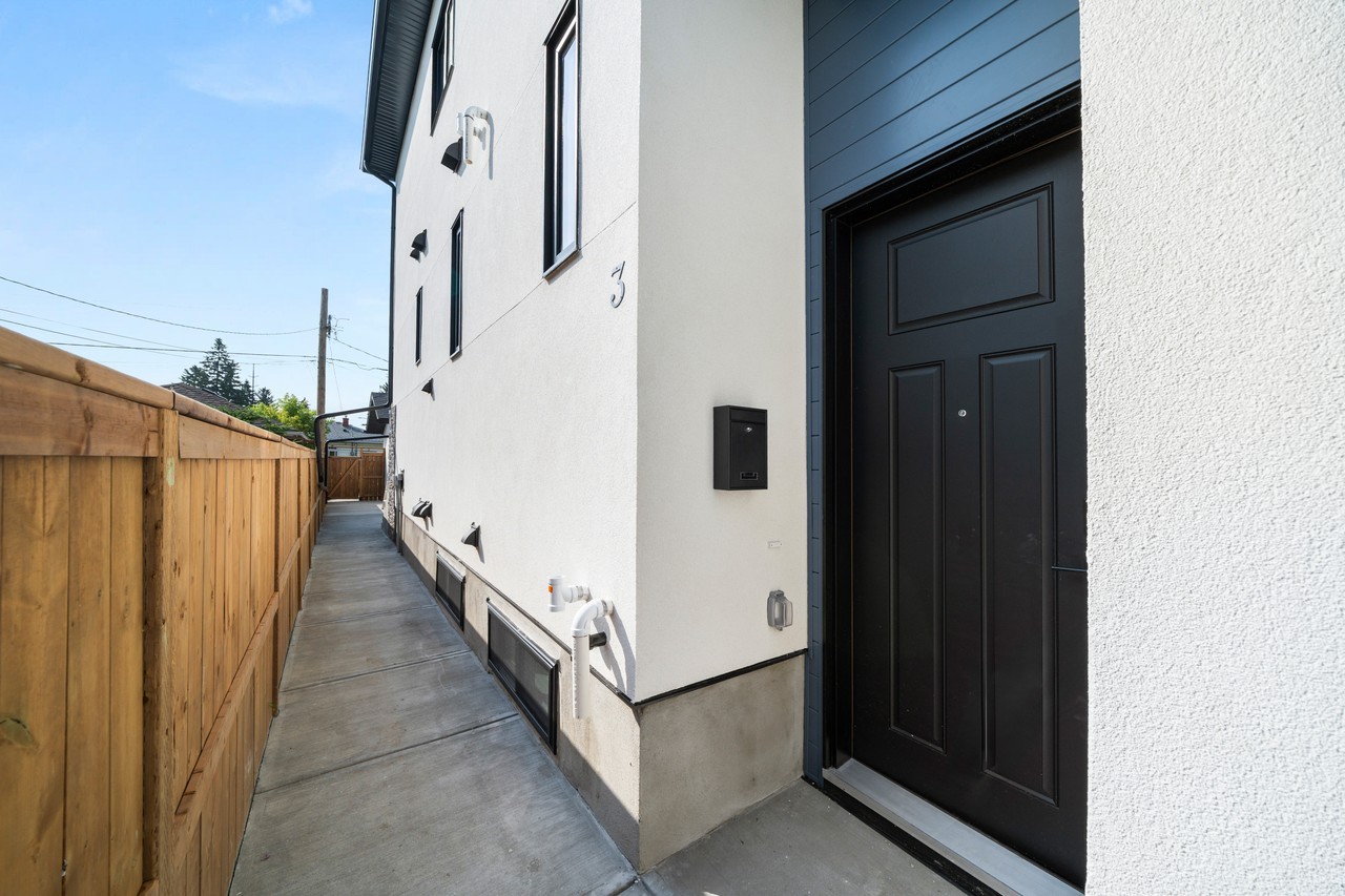 1812-B 51 Street NW - Photo 2 of 22