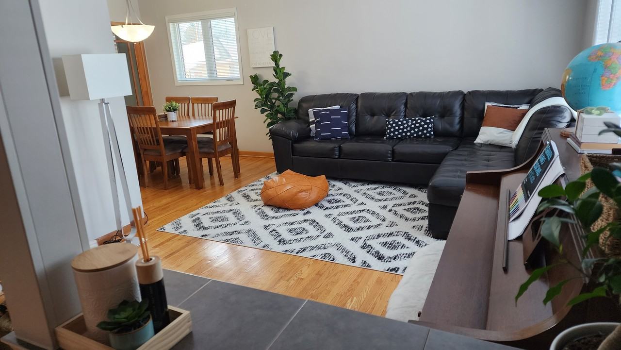 46 Arrowwood Drive S - Photo 3 of 34