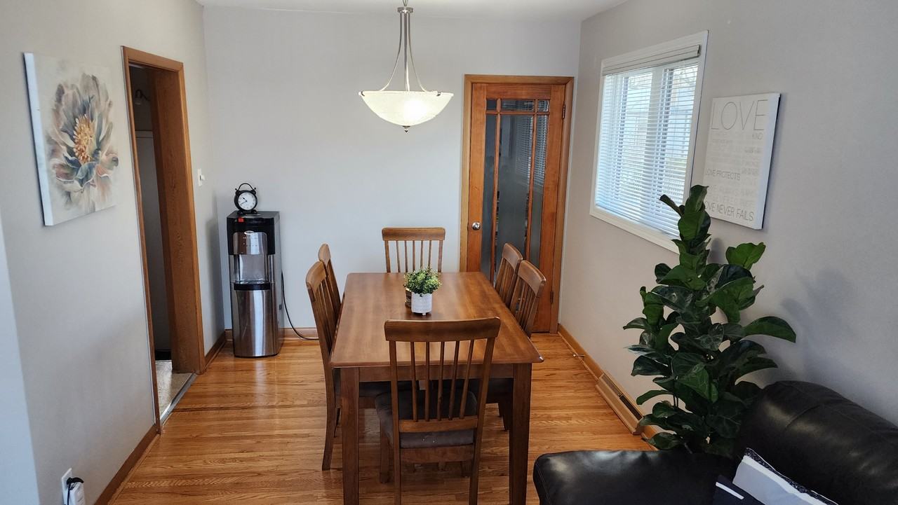 46 Arrowwood Drive S - Photo 4 of 34