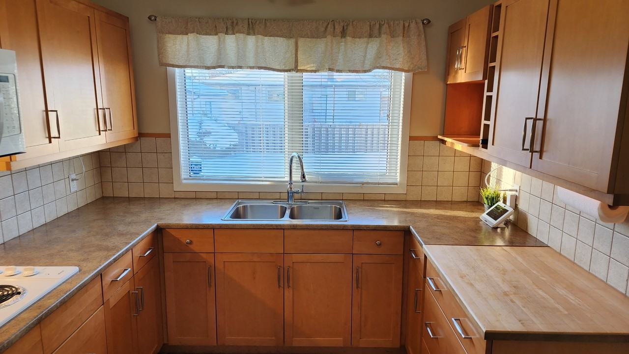 46 Arrowwood Drive S - Photo 6 of 34
