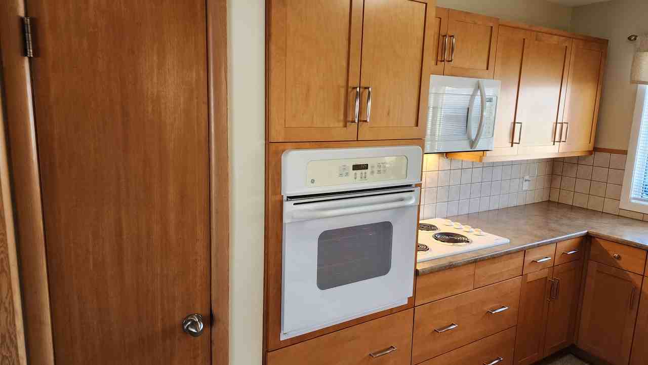 46 Arrowwood Drive S - Photo 7 of 34