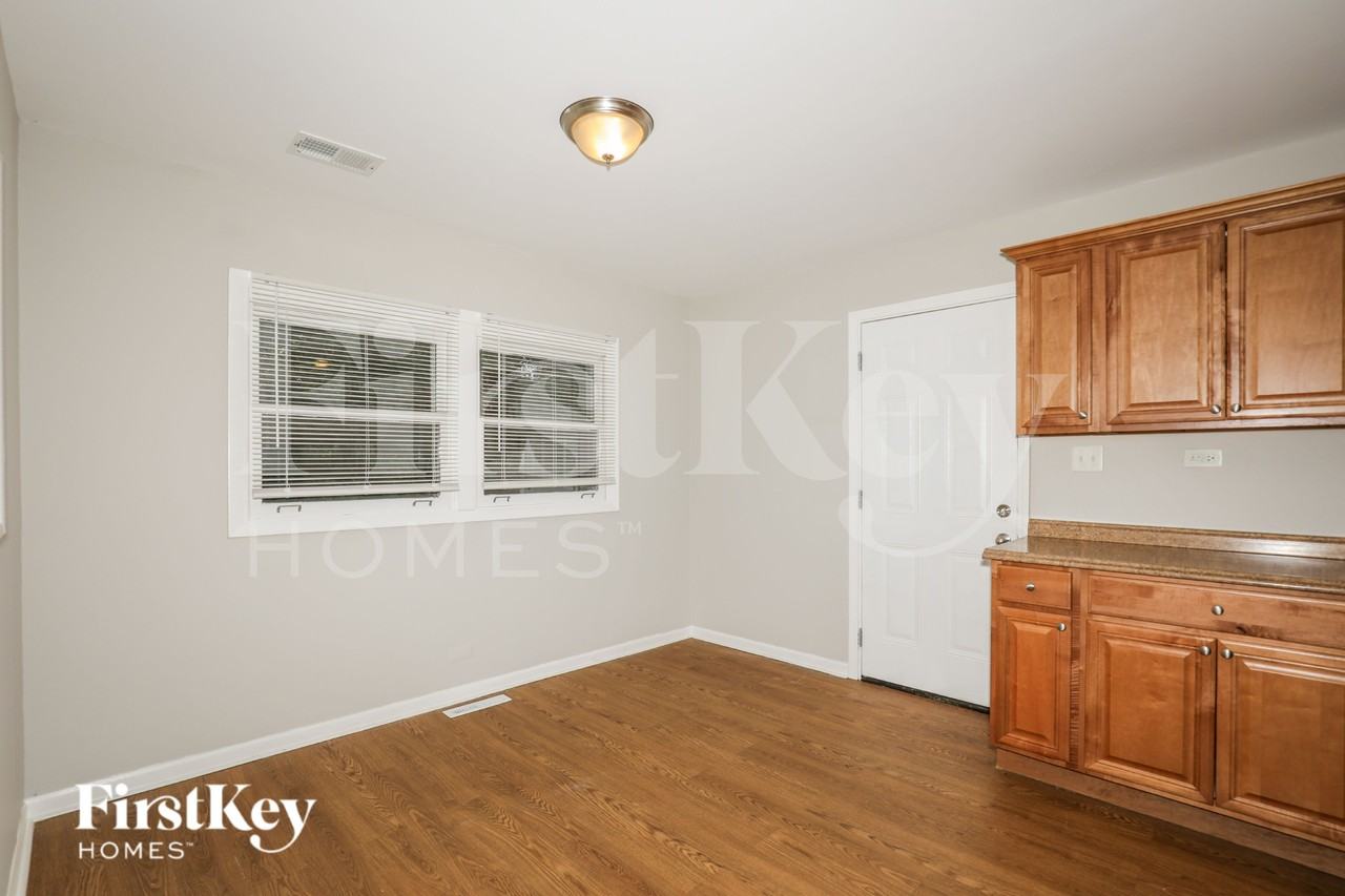 12865 W Highland Ave - Photo 3 of 16