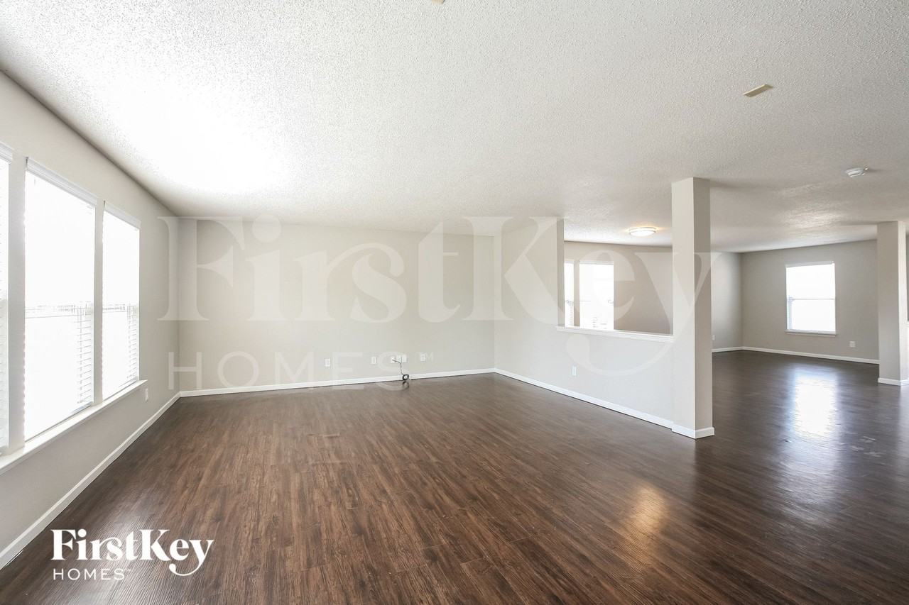 10077 Pine Grove Way - Photo 5 of 16