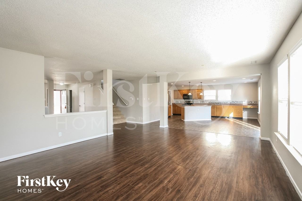 10077 Pine Grove Way - Photo 6 of 16