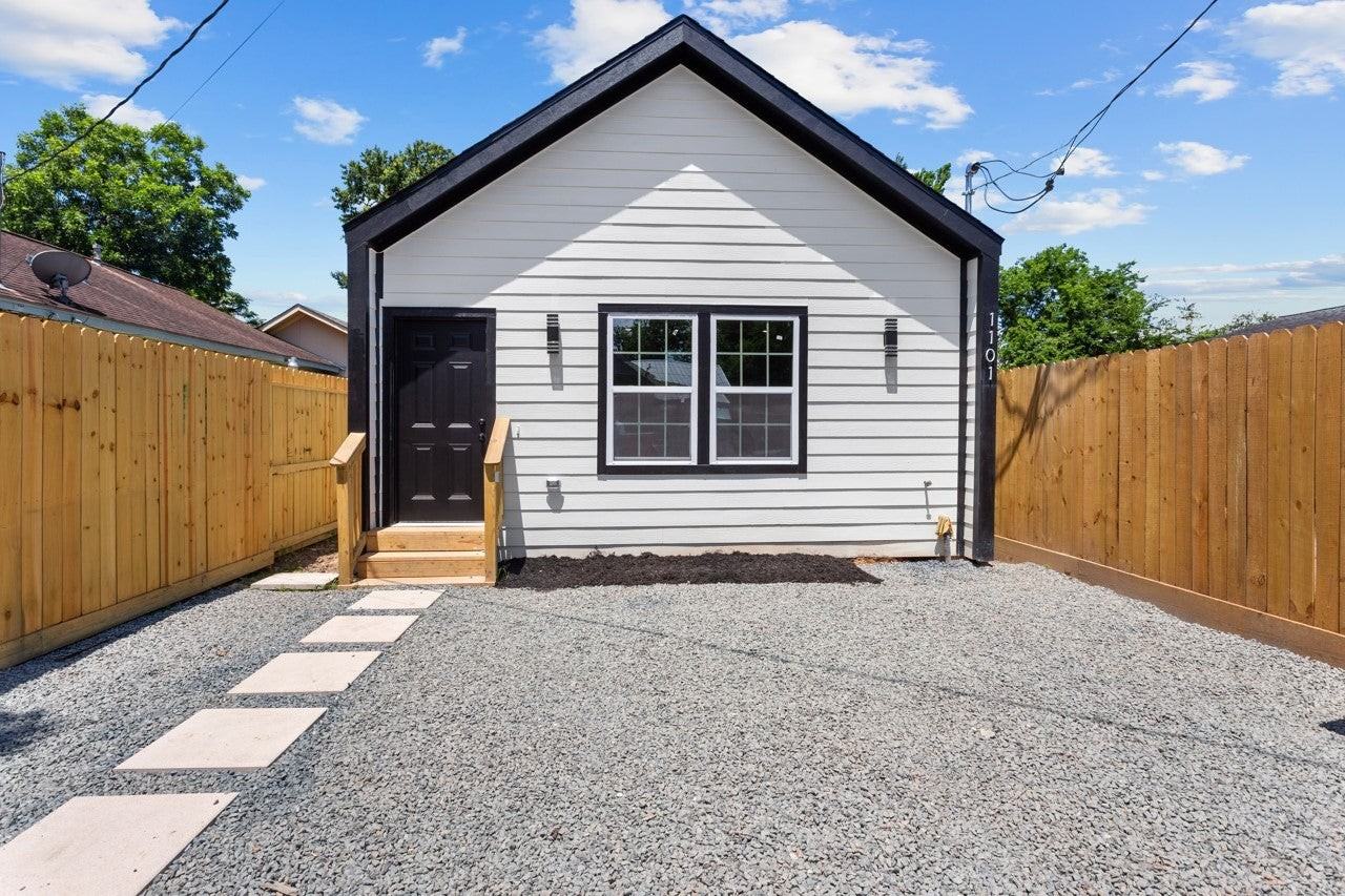 1101 Wooding St - Photo 2 of 12