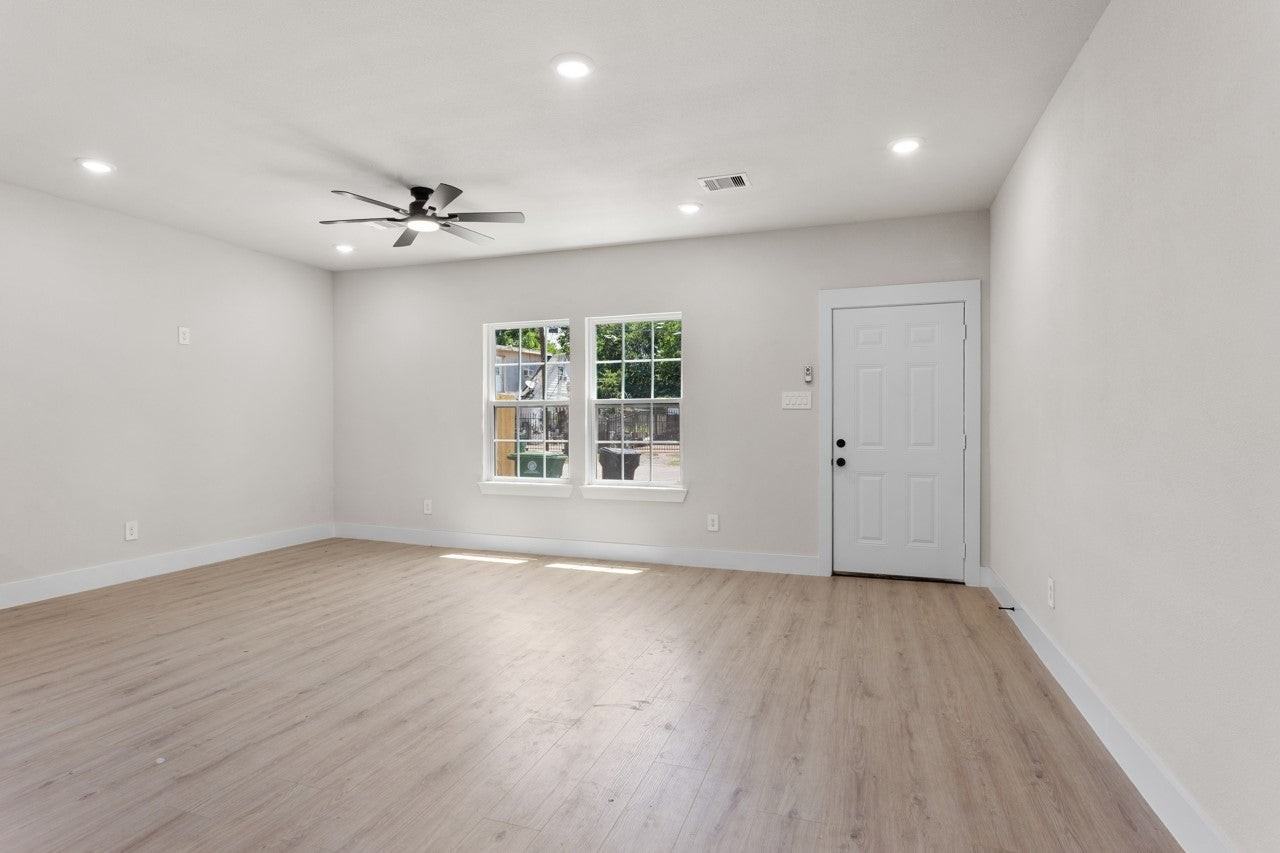 1101 Wooding St - Photo 3 of 12