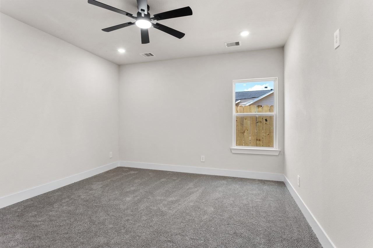 1101 Wooding St - Photo 4 of 12