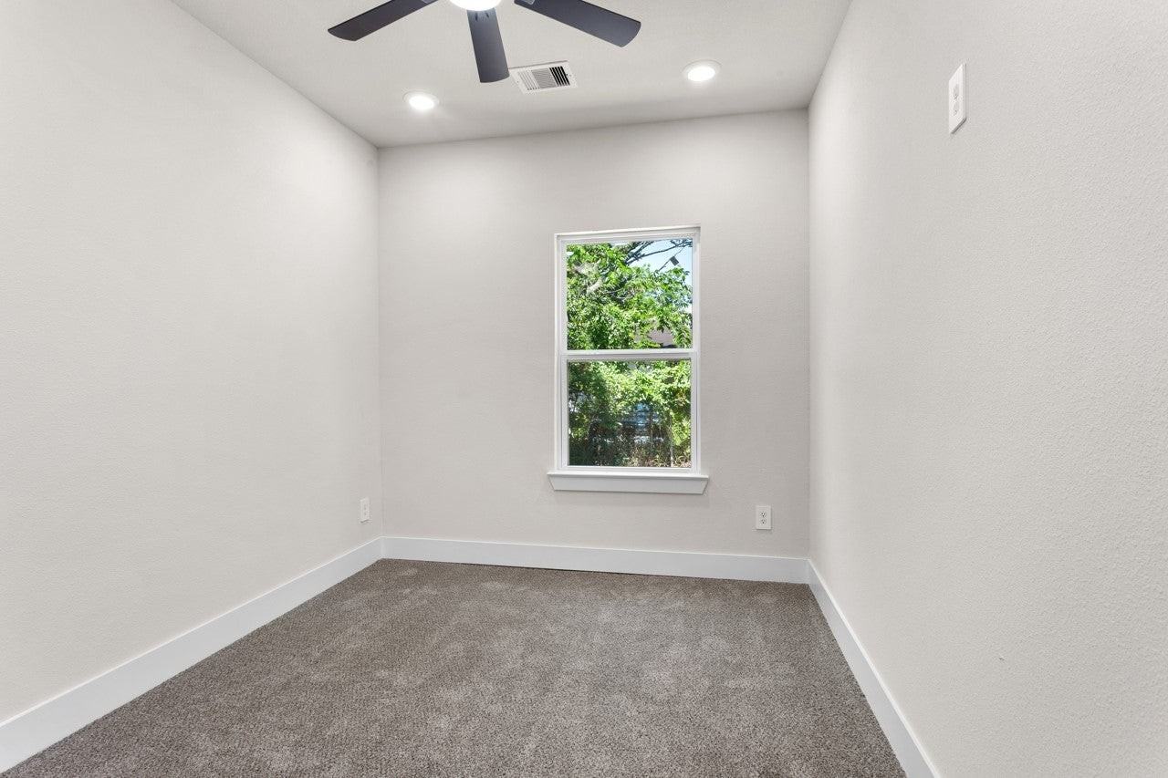 1101 Wooding St - Photo 5 of 12