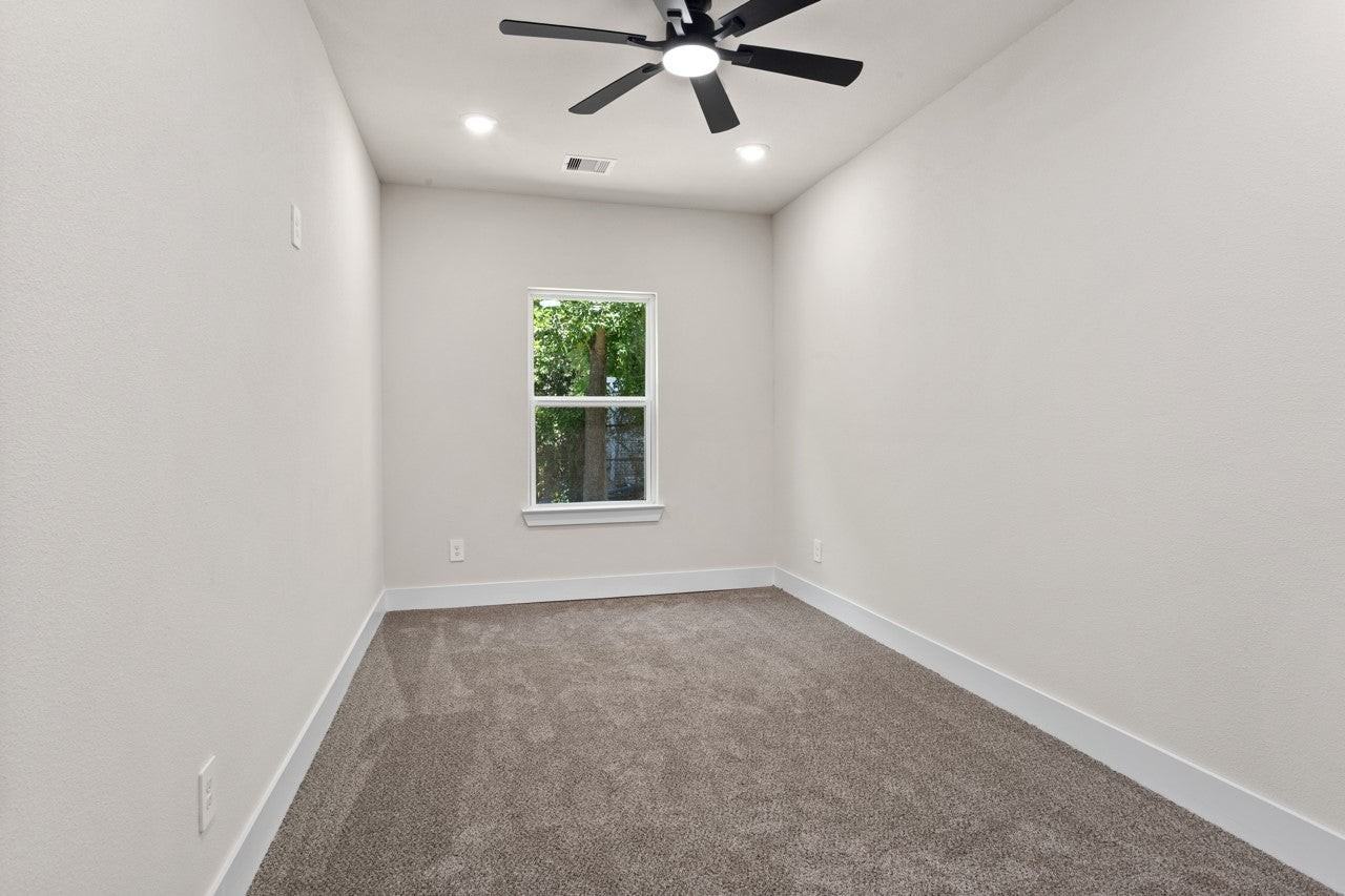 1101 Wooding St - Photo 7 of 12